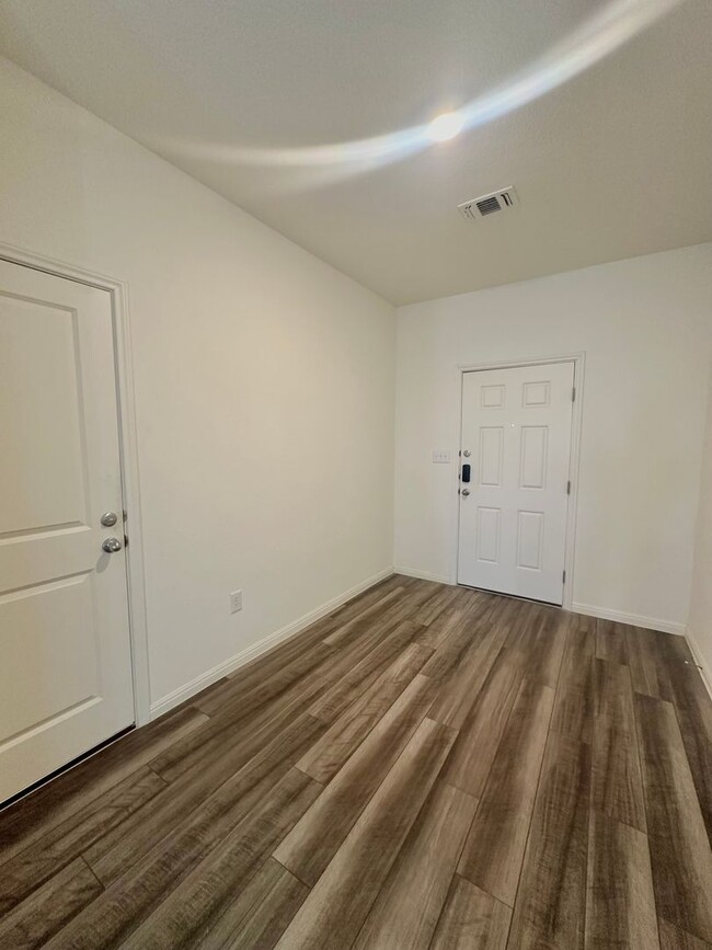 Building Photo - 3 Bed 2 Bath Jarrell