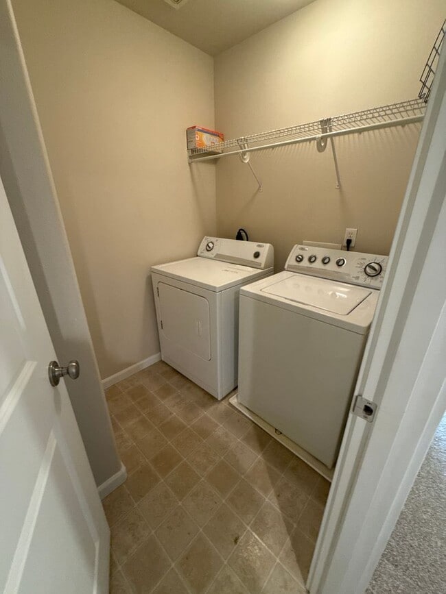 Building Photo - DOG CONSIDERED!! 3 Bdrm House, Gas Heat/Fi...