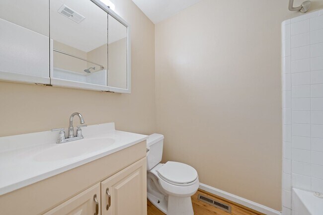 Building Photo - Charming 4 Bedroom, 2 Bath Home in Great Garner Location Available NOW