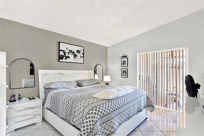 Building Photo - 17101 SW 142nd Pl