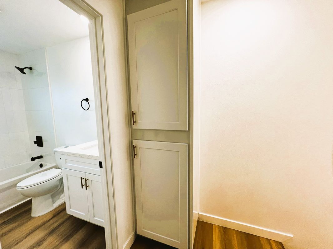 Building Photo - 13811 La Pat Pl