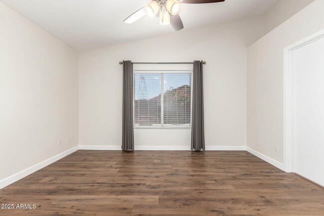 Building Photo - 1020 S Esmeralda