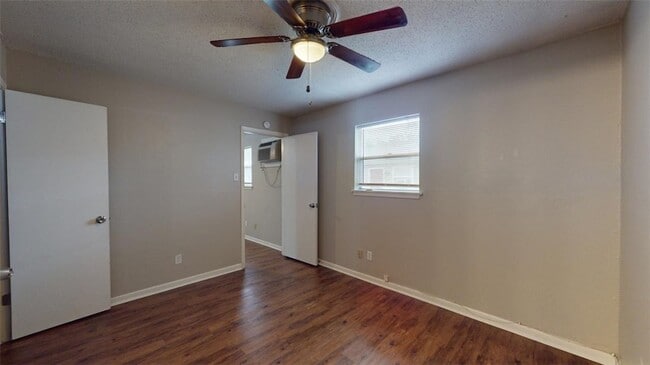 Building Photo - 500 Foch St