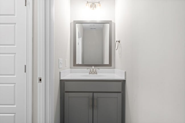 Building Photo - 1305 Dodd St