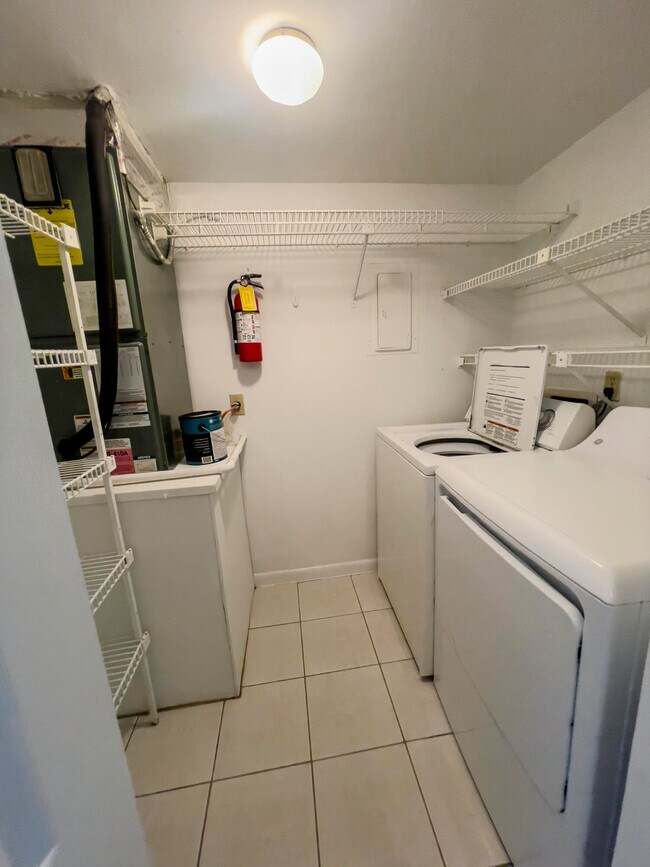 Building Photo - 3624 La Aires Ct