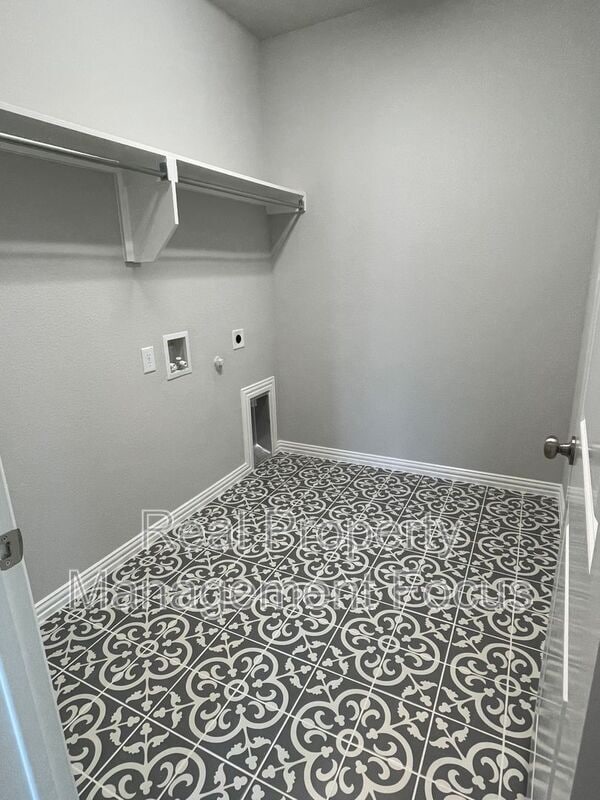 Building Photo - 13969 Falcon Ranch Dr