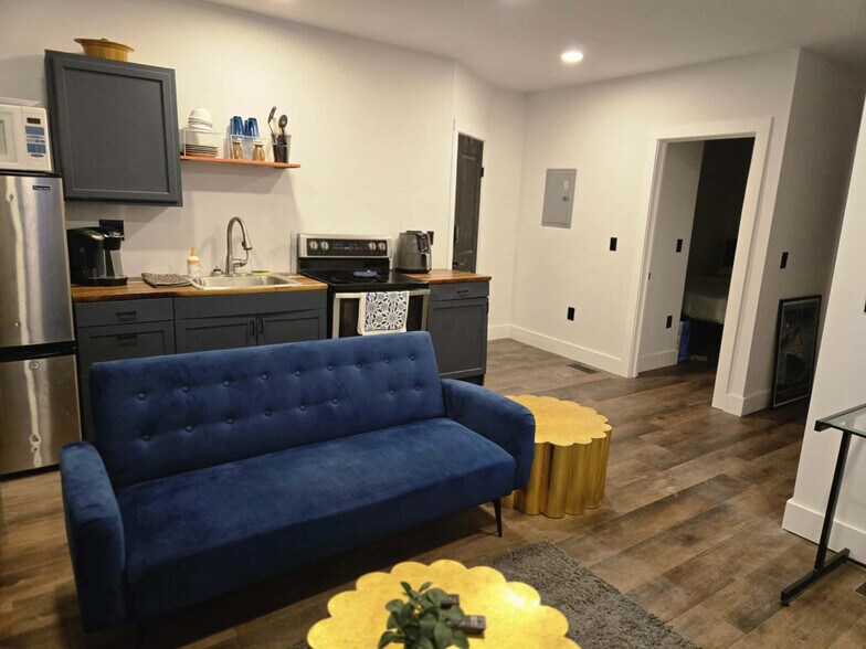 Building Photo - 11765 Glenfield Ave