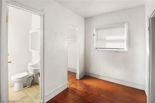 Building Photo - 511 Brown St