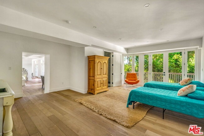 Building Photo - 9669 Oak Pass Rd