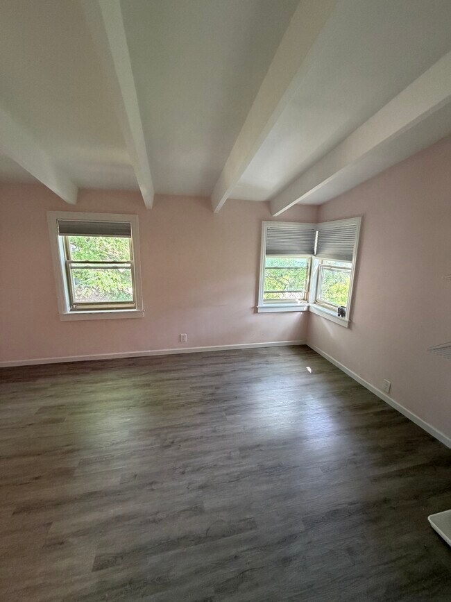 Building Photo - 2148 W Rosemont Ave