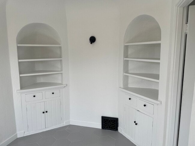 Building Photo - 316 Park Ave