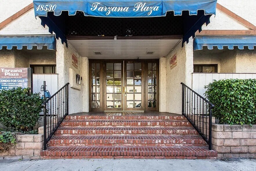 Building Photo - 18530 Hatteras St