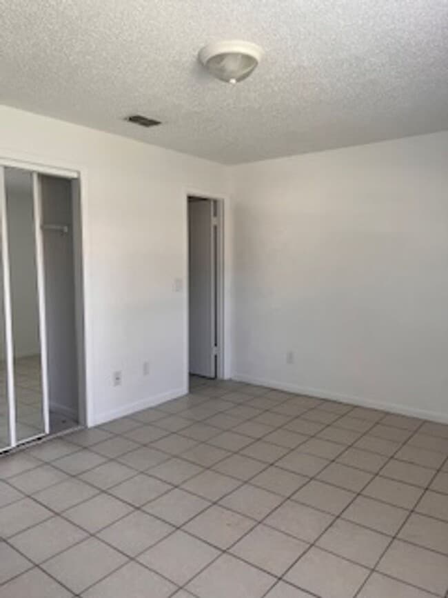 Building Photo - 1205 W Granfield Ave