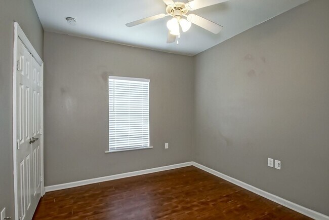 Building Photo - CONDO UNIT IN DENHAM SPRINGS