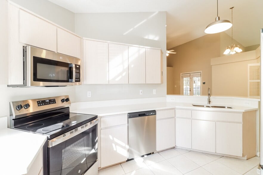Building Photo - 7249 Captiva Cir