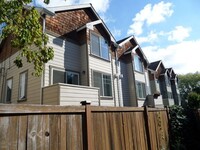 Building Photo - Fabulous 3 Bedroom Townhome with Attached ...