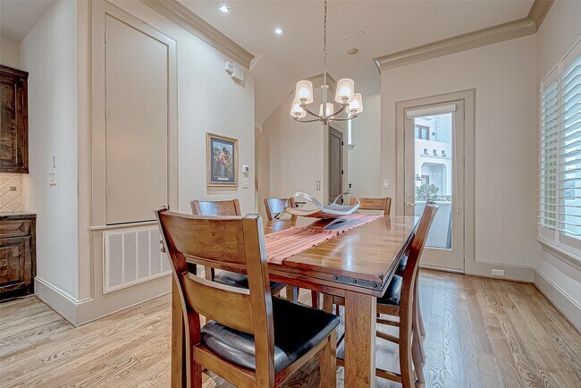 Building Photo - 311 Calle Sevilla Pl