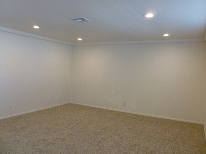 Building Photo - 8410 Eldora Ave