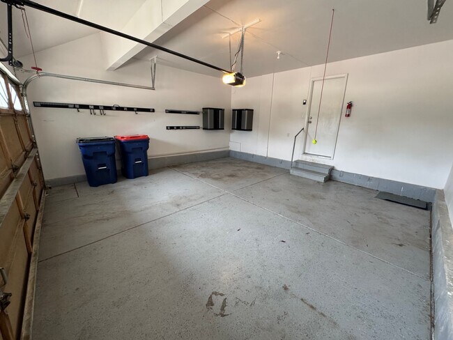 Building Photo - Available for Rent in Lone Tree's Desirable Carriage Club Neighborhood!