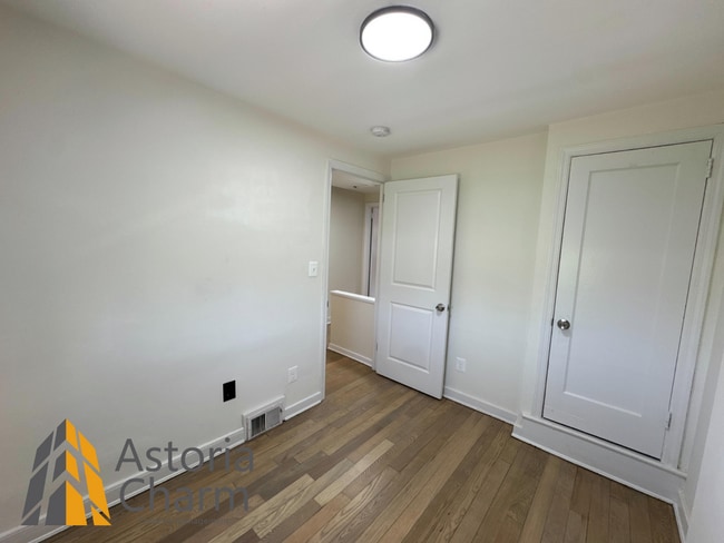 Building Photo - Cozy 2-Bedroom Home with Modern Updates & ...