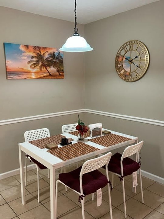 Building Photo - 1700 SW 16th Ct