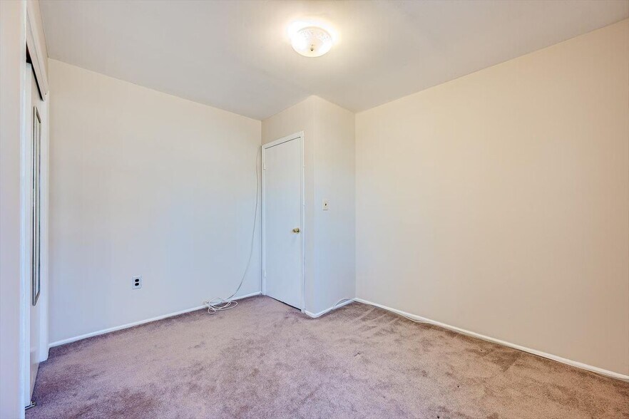 Building Photo - 1224 Thomas Ave