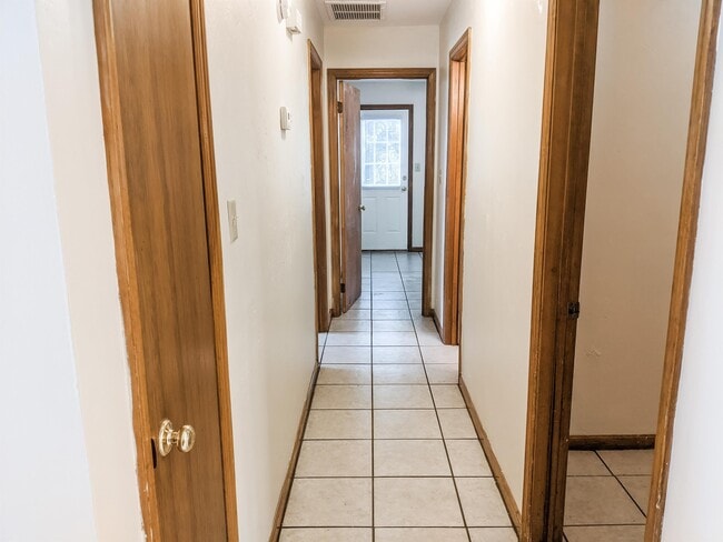 Building Photo - 1098 Rockbrook Ct