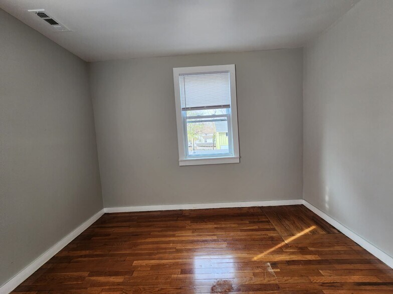 Building Photo - 317 Bassett St