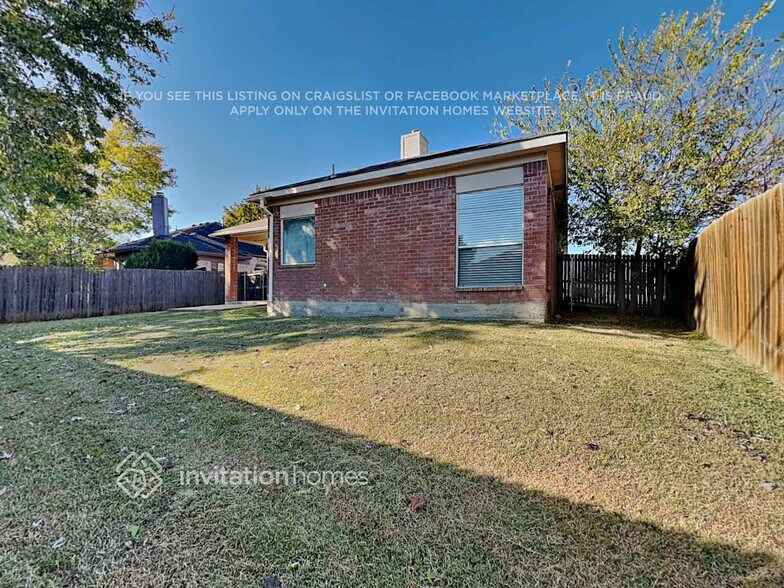 Building Photo - 6717 Flamewood Dr