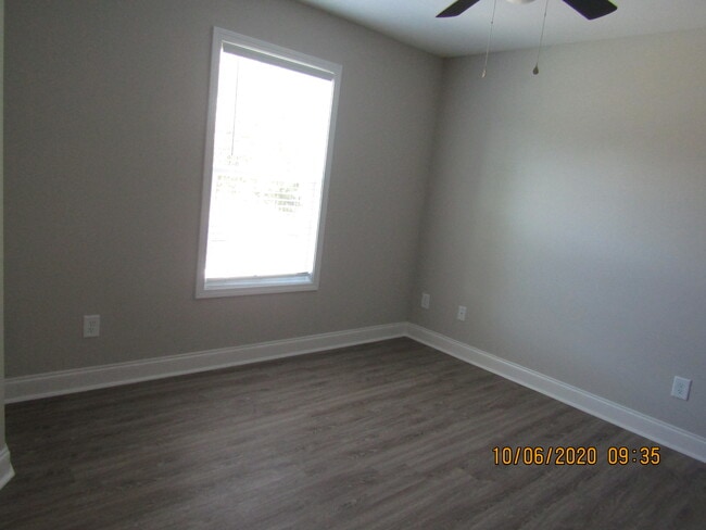 Building Photo - 108 Blue St