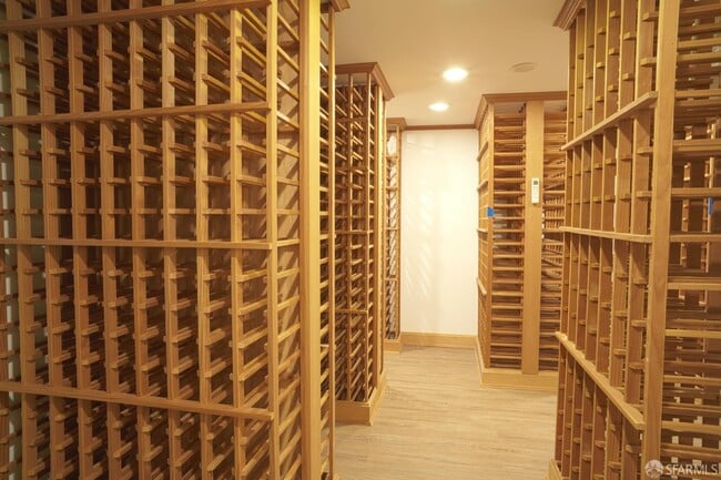 Building Photo - 2505 Divisadero St