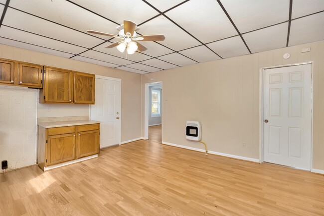Building Photo - 423 Chestnut Ave