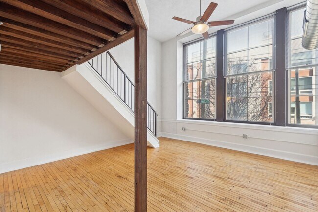 Building Photo - Newly Renovated Condo Center City