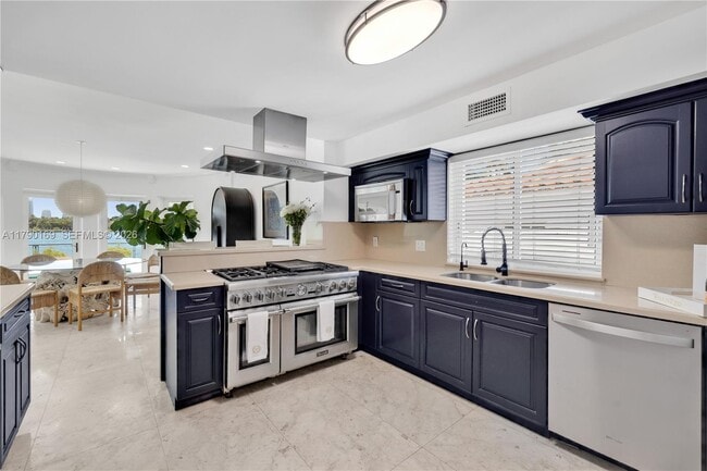 Building Photo - 2 S Hibiscus Dr