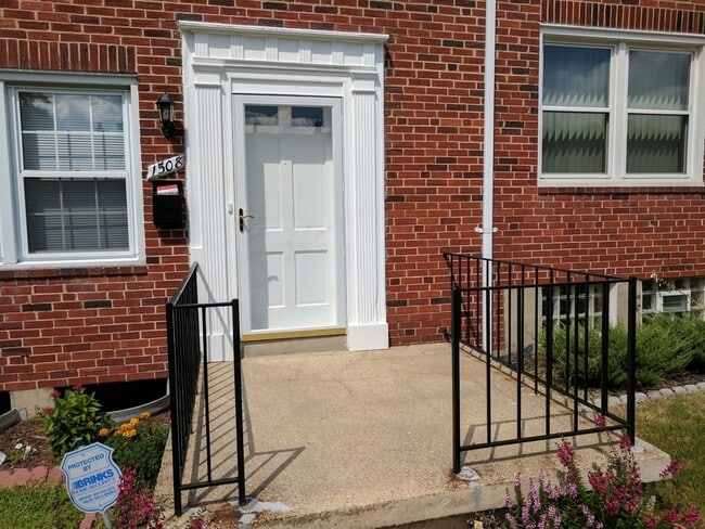 Building Photo - 1508 Langford Rd