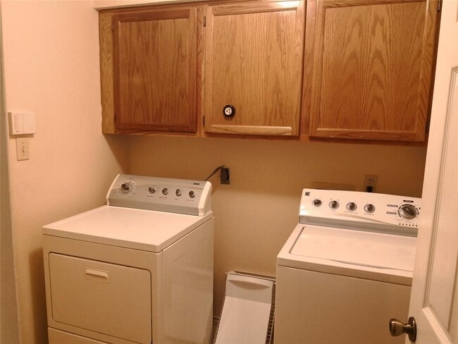 Building Photo - 17820 Park Valley Dr