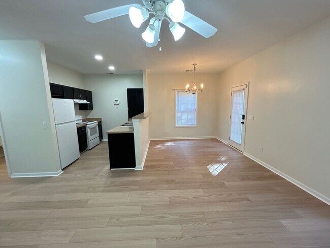 Building Photo - Two story 3 bedroom with open floorplan
