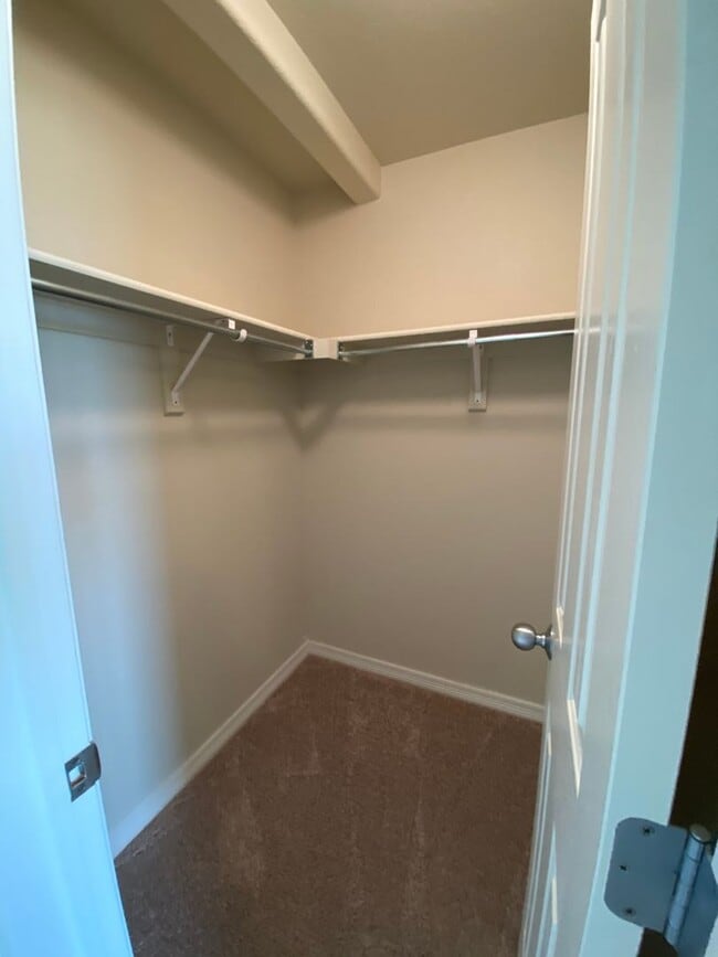 Building Photo - Renovated 2 Bedroom 2.5 Bathroom Condo in ...
