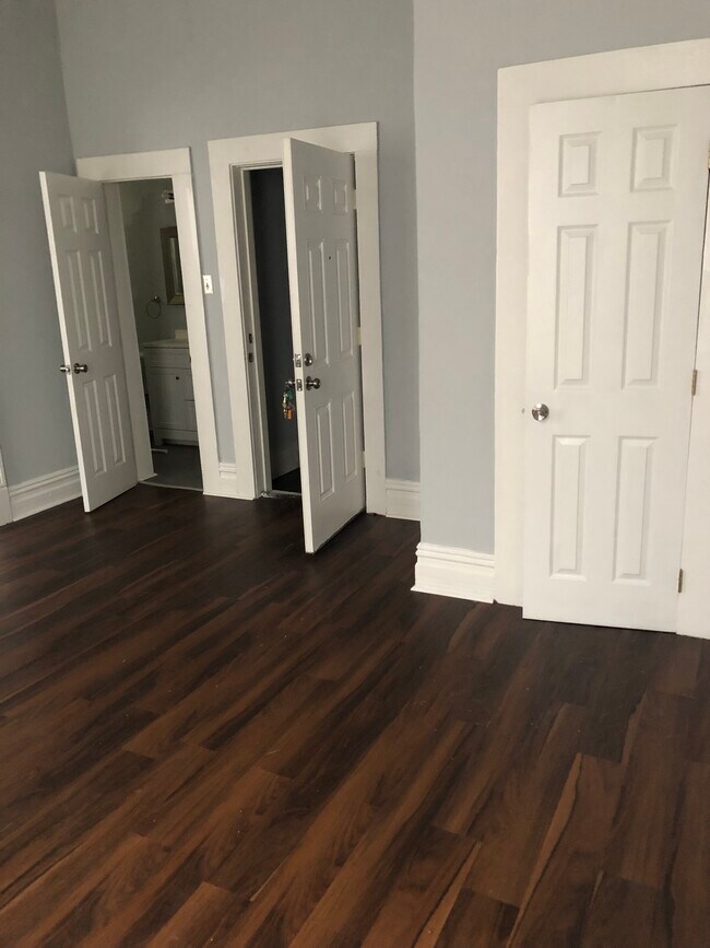 Building Photo - 903 1st Ave