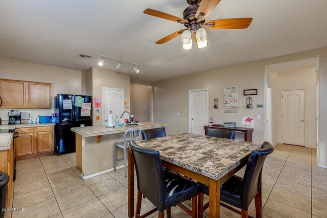 Building Photo - Charming 5 Bed 3 Bath Tolleson Home with S...