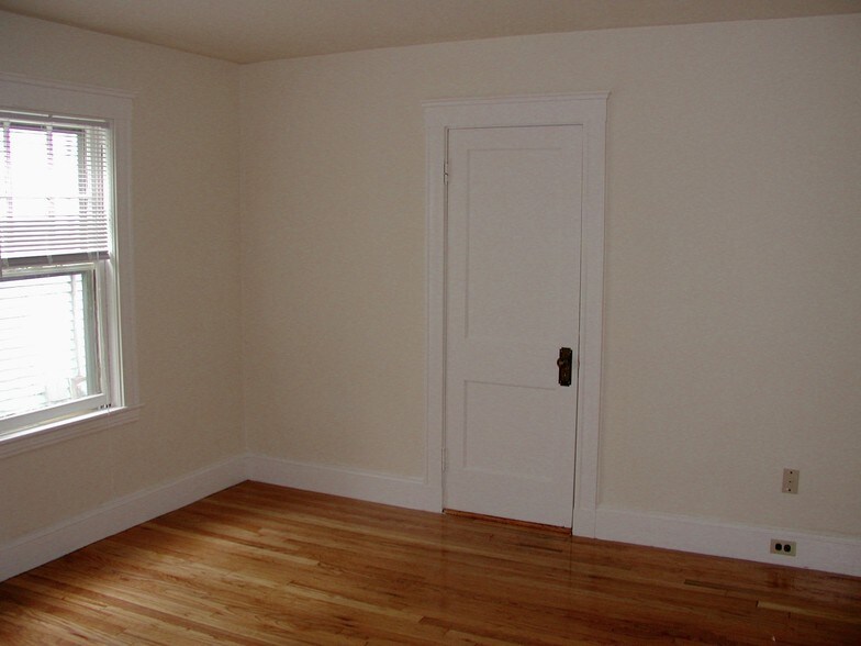 Bedroom 2 - 13 Higgins St