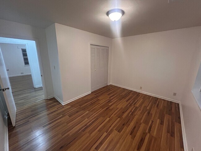 Building Photo - 3624-3626shi