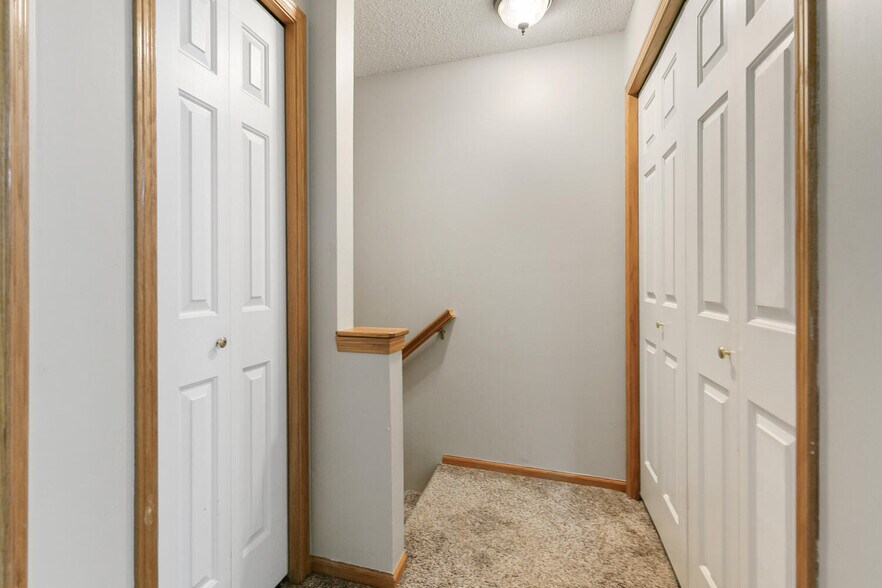 2nd Floor Landing - 150 S Prairie View Dr