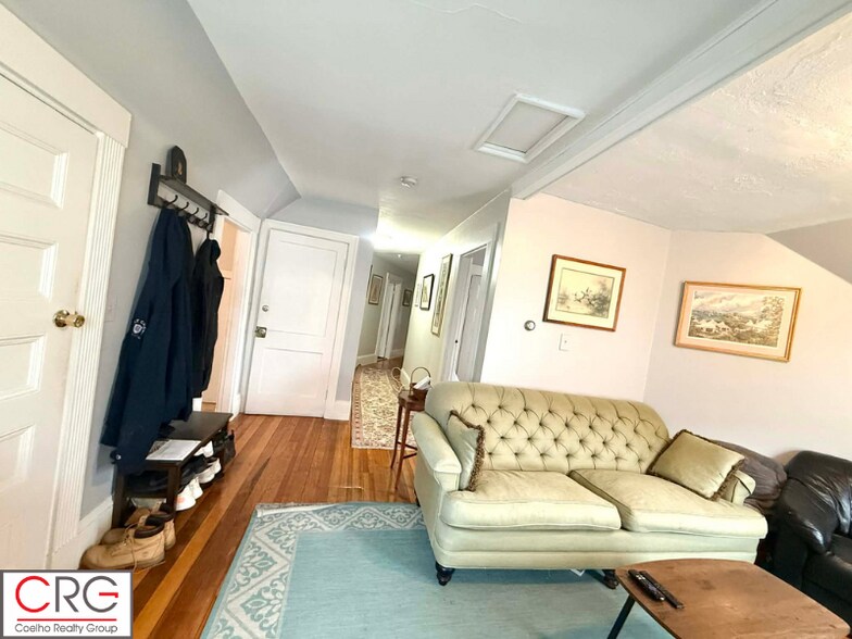 Building Photo - 53 Elm St