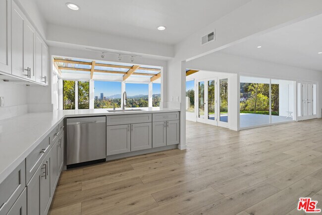Building Photo - 16210 Bertella Dr