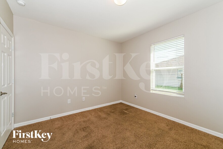 Building Photo - 933 SE 26th Terrace