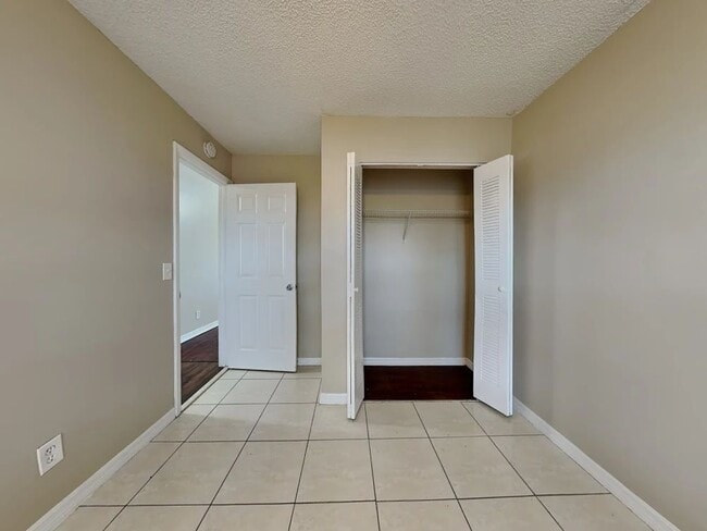 Building Photo - 2431 SW 87th Terrace