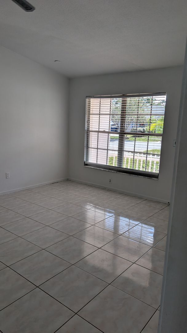 Building Photo - Charming 2 Bedroom Duplex with Tiled Flooring and Patio Space
