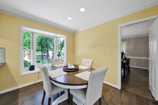 Building Photo - Lovely 3 Bed 2 Bath Ranch Home in South Park!