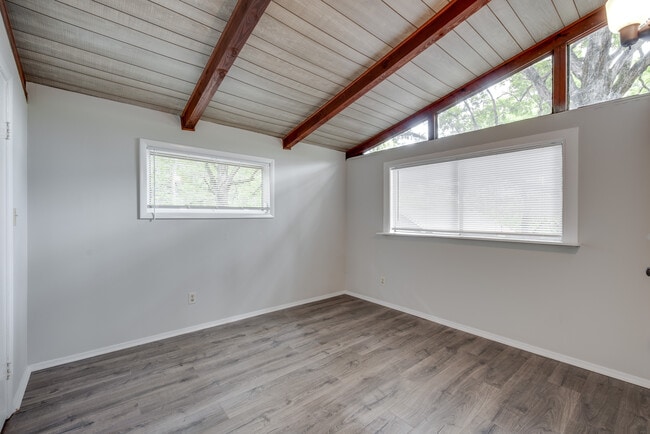 Building Photo - 5225 Hunter Rd